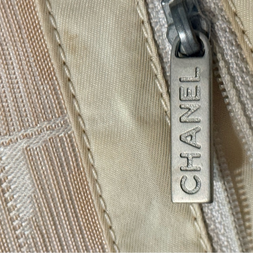 CHANEL Beige Jacquard Tote Bag with Logo Motif - Picture 10 of 15